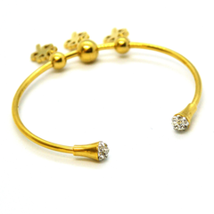 (mban-928-h9-3) Gold Plated Stainless Steel Clover Bangle.